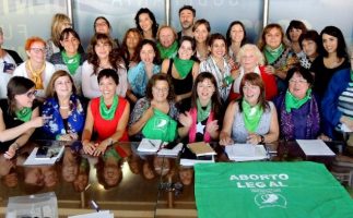 Diputadas y militantes por el aborto legal acordaron marchar el martes al Congreso